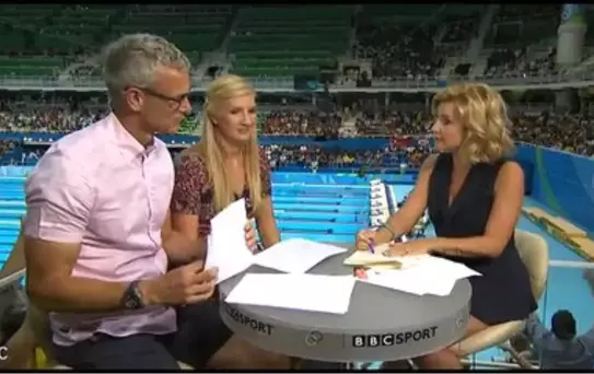 Kadın Sporcu, Erkek Sunucuyu Canlı Yayında Taciz Etti