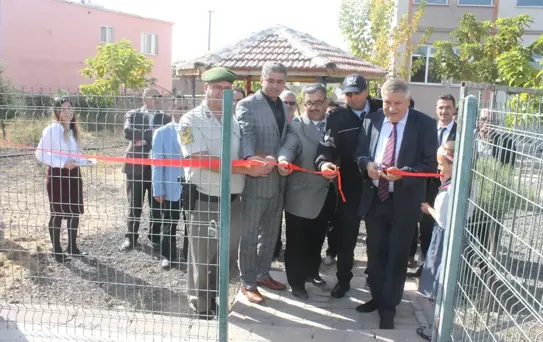 Yazıhüyük'te Kütüphane ve Çim Saha Açılışı