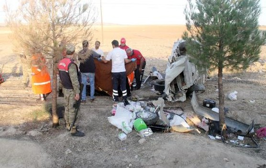 Lastiği Patlayan Otomobil Şarampole Devrildi: 1 Ölü, 3 Yaralı