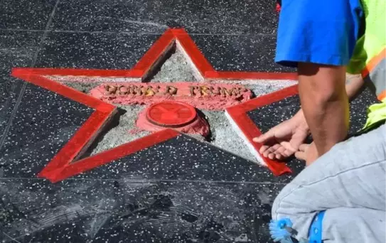 Trump'ın Şöhretler Kaldırımı'ndaki Yıldızını Söken Kişiye Gözaltı