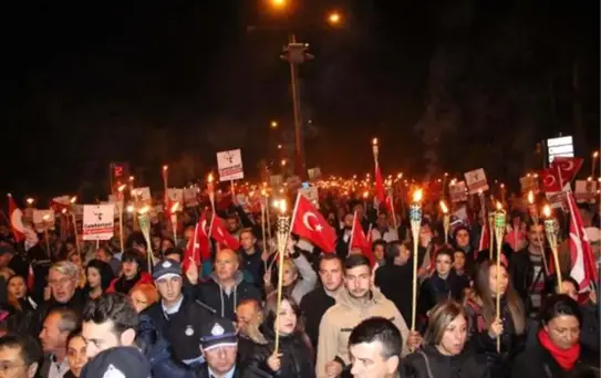 Çanakkale'de Meşaleler Cumhuriyet Bayramı İçin Yandı