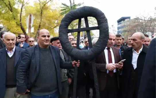 Şehit ve Gazi Yakınlarından Almanya'ya Siyah Çelenkli Protesto