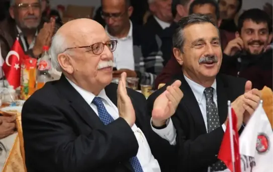 Bakan Avcı 'Söğüdün Erenleri' Türküsüne Eşlik Etti