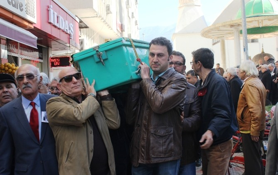 İntihar Eden Hataylı İş Adamı Toprağa Verildi