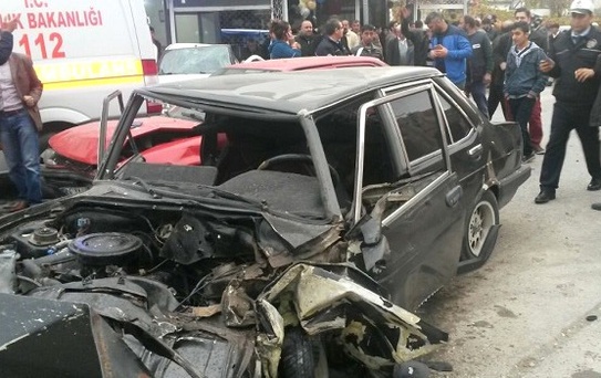 Hatay'da Zincirleme Trafik Kazası: 1 Ölü, 3 Yaralı