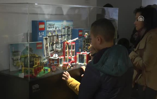 Paris Belediyesinden Lego Sergisi