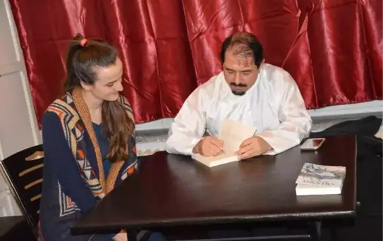 Yazar Mehmet Levent Kaya, 'Ölüöne' Kitabının İmza Gününe Katıldı