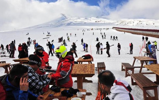 Erciyes'de Naylonlu Kayma Keyfi