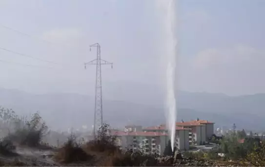 Balıkesir'de Boşa Akan Sıcak Su Şimdi Bir İlçeyi Isıtıyor!