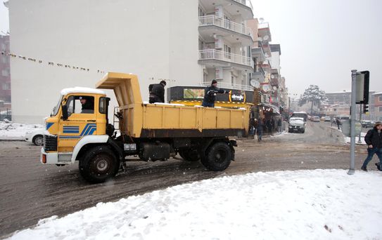 Karabağlar'da kar seferberliği