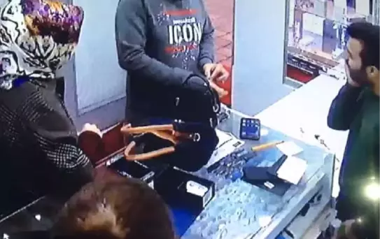 İzmir'de 4 Kişinin Katili, İntihardan Önce Eşine Telefon Almış