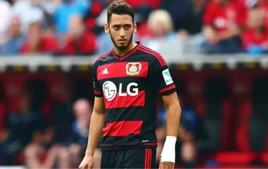 Hakan Çalhanoğlu'nun 4 Ay Futboldan Men Edilmesi