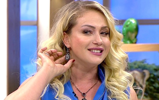 6 Yaşındaki Kızına Kürk Giydiren Yeliz Yeşilmen, Tepkilerin Hedefi Oldu
