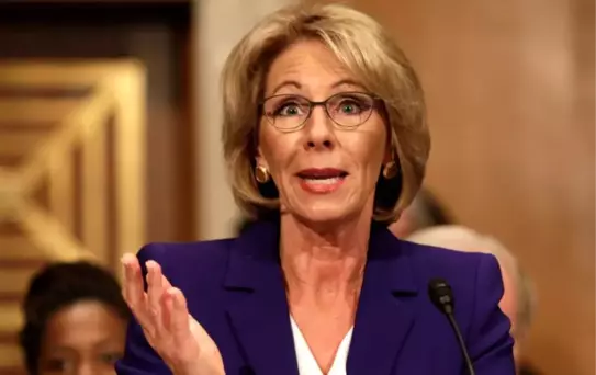 Trump'ın Eğitim Bakanı Adayına Karşı Demokratlar 24 Saat Konuşacak