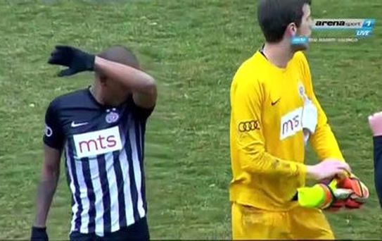 Everton Luiz'e Irkçı Tezahürat