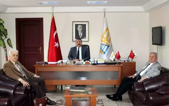 Şair Müftüoğlu'ndan Başkan Karakullukçu'ya Ziyaret