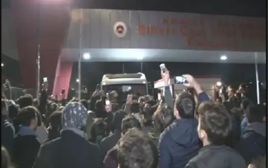Dha İstanbul (Ek Görüntüyle)- Tahliye Olan Hava Harp Okulu Öğrencilerini Aileleri Gözyaşlarıyla...