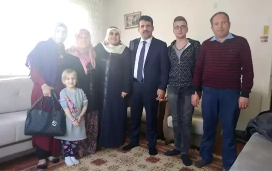 Çakır Eşi ile Birlikte Şehit Ailelerini Ziyaret Etti