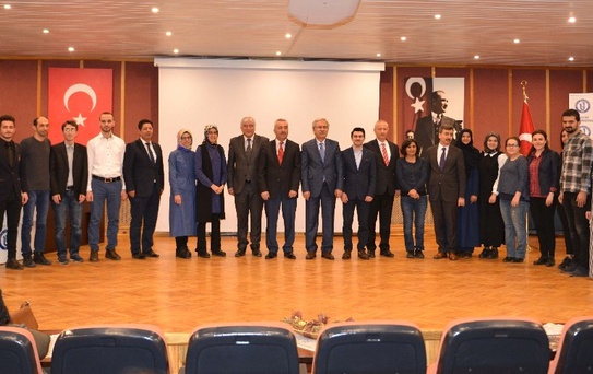 Bü Öğrencileri Şiir Okuyarak Yarıştı