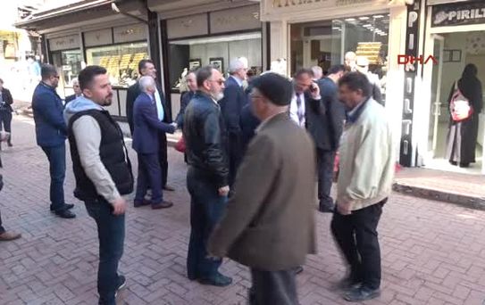 Bolu'ya Gelen Ümit Özdağ'ı Ülkücü Grup Protesto Etti