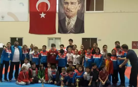 Biga Karate Gençlik Spor Kulübü Genel Klasmanda Şampiyon