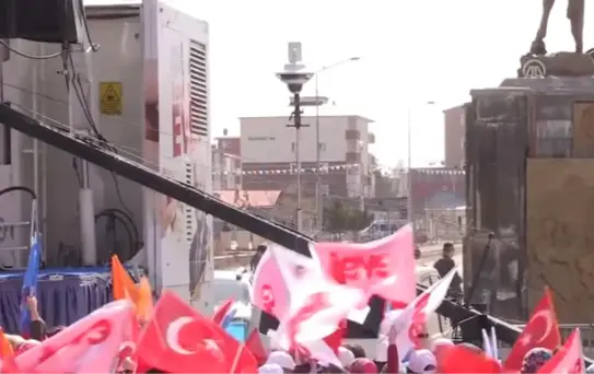 Başbakan Yıldırım'ın Mitingini, Agit Seçim Gözlemcileri de Izledi