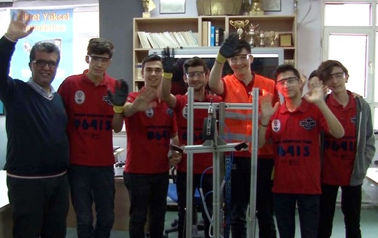 Gültepe Öğrencileri ABD'deki Robot Yarışmasından İki Ödülle Dönüyor