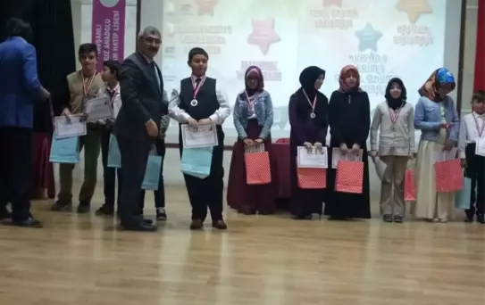 Kur'an-ı Kerim Güzel Okuma Yarışması'nda Derece Elde Eden Öğrenciler Ödüllendirildi