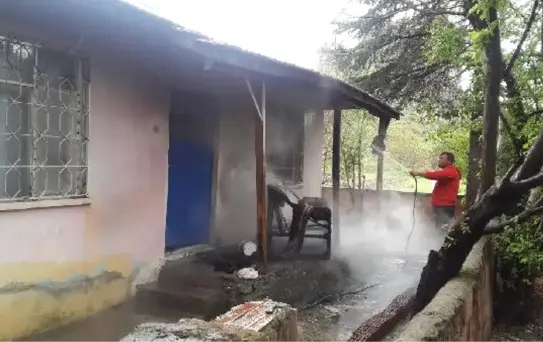 Soba Kovasından Çıkan Yangın Paniğe Neden Oldu