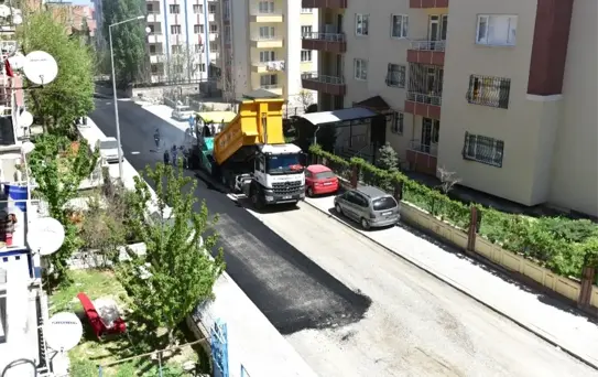Başharık Mahallesinde Sıcak Asfalt Çalışması Yapıldı