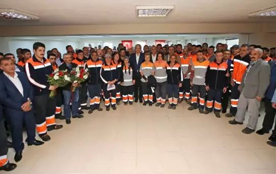 Karşıyaka'da Bin 500 Çalışanla 1 Mayıs Yemeği