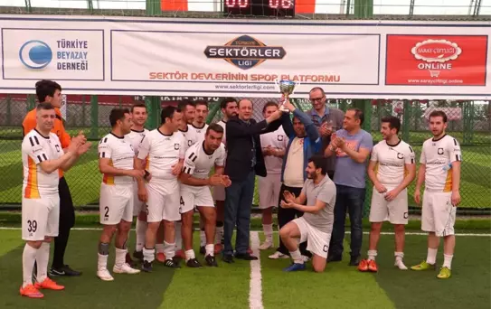 Sektörler Ligi 2016 Şampiyonu Çuhadaroğlu Futbol Takımı oldu