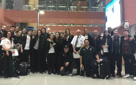 Son Dünya Şampiyonu Eczacıbaşı Vitra, Kobe'de