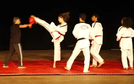 Döşemealtı Halk Eğitimi Merkezi Yılsonu Sergisi Açıldı