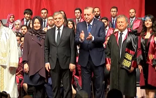 Cumhurbaşkanı Erdoğan ve 11. Cumhurbaşkanı Gül, Öğrencilere Diplomalarını Birlikte Takdim Etti