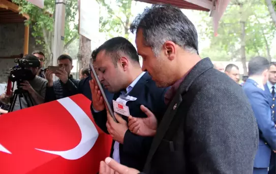 Şehit Kardeşine Çanakkale Şiiri Ile Veda Etti