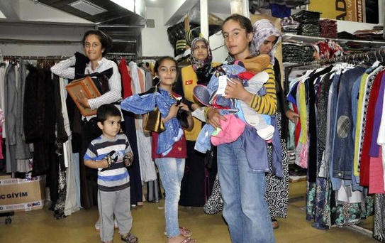 Yetim ve Öksüz Çocuklar Bayramlık Sevinci Yaşıyor