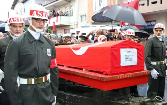Şehit Uzman Çavuş Sakarya'da Son Yolculuğuna Uğurlandı