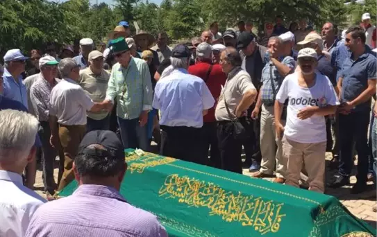 Deniz Gezmiş'in Avukatlarından Şakir Keçeli, Çilehane'de Defnedildi