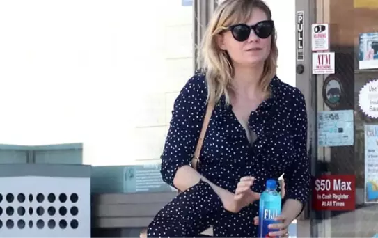 Kristen Dunst, Rüzgarın Azizliğine Uğrayınca İç Çamaşırı Gözüktü