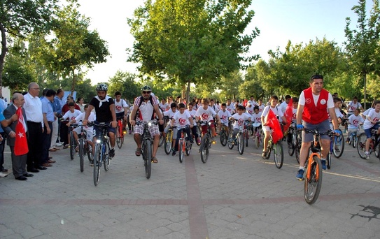 Manisa'da Pedallar '15 Temmuz Şehitleri' Anısına Çevrildi