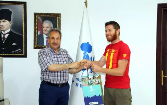Hollanda'dan Bisikletle Dünya Turuna Çıkan Mark Koelen, Akşehir'de