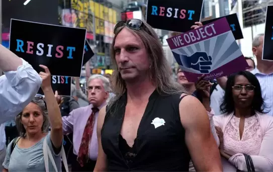 Trump'ın Orduda Trans Yasağı Karmaşa Yarattı: Binlerce Trans Asker Ne Olacak?