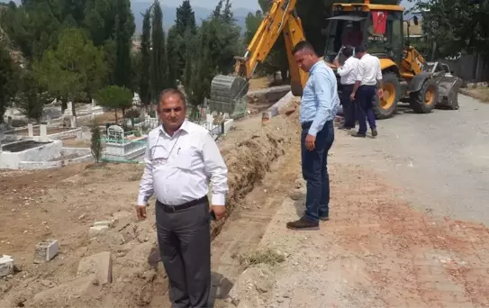 Mezarlıklarda Hummalı Çalışma