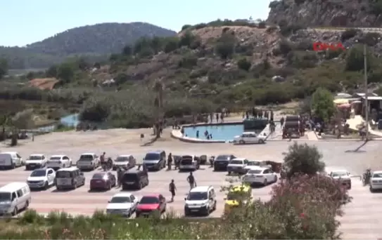 Antalya Kükürtlü ve Sodalı Suya Girip Şifa Arıyor ve Serinliyorlar