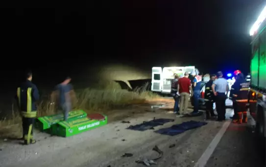 Eski Belediye Başkanı ve Eşi Trafik Kazasında Öldü