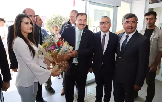 Orman ve Su İşleri Bakanı Prof. Dr. Eroğlu, Niğde Belediyesi'ni Ziyaret Etti