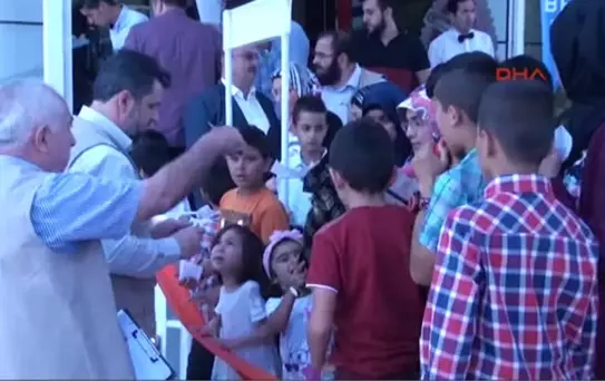 Sivas'ta Yetim ve İhtiyaç Sahibi Çocuklara Bayramlık