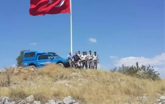 Seydişehir'de Yüksek Kayalığa Türk Bayrağı Dikildi