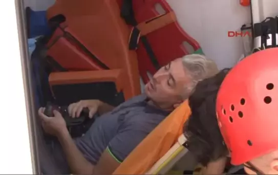 Kamyonet Mahalle Arasında Devrildi